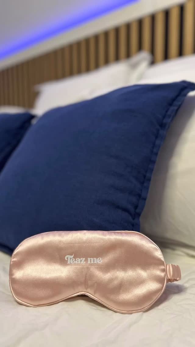🌙 Un rêve tout doux t’attend…
Dans ta box Dreams by Teaz Me, un délicat masque en satin est glissé rien que pour toi 💫
🎁 Offert pour t’accompagner vers une nuit calme, apaisée et régénérante
Parce que bien dormir, c’est aussi prendre soin de soi 💗

Ferme les yeux, respire… le rituel peut commencer ✨