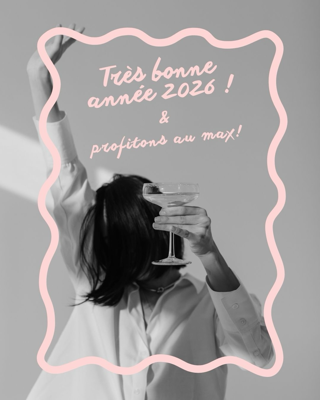 Pas de grand discours… @teazme.officiel vous souhaite le meilleur à chacune de vous et soyez la meilleure version de vous même …🥂
Cette année pour nous promet évolution, changement et on se laisse porter par la vibe 🧘‍♂️
Xoxo les beautés 🌸
#positivity #selfcare #newyear
