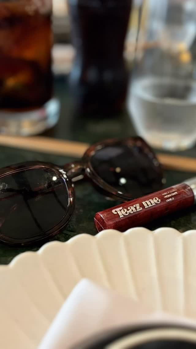 Entre deux rendez-vous, un café, un apéro… le glow ne prend jamais de pause ✨
Disponible dans la rubrique cosmétiques du site : www.teaz-me.com 🌸