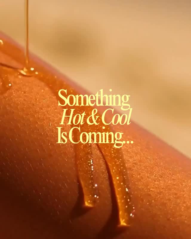 « Something hot is coming... 🔥 La collab’ ultime entre le glow d une peau dorée  et la fraîcheur de la rose arrive. Tu es plutôt team Sun ☀️, team refresh 💦 ou les deux SUN & REFRESH ☀️🌸? Drop ton émoji en commentaire. »